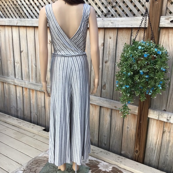 FRONT & BACK V~NECK SEMI~CROPPED SOFT JUMPSUIT - Picture 10 of 14